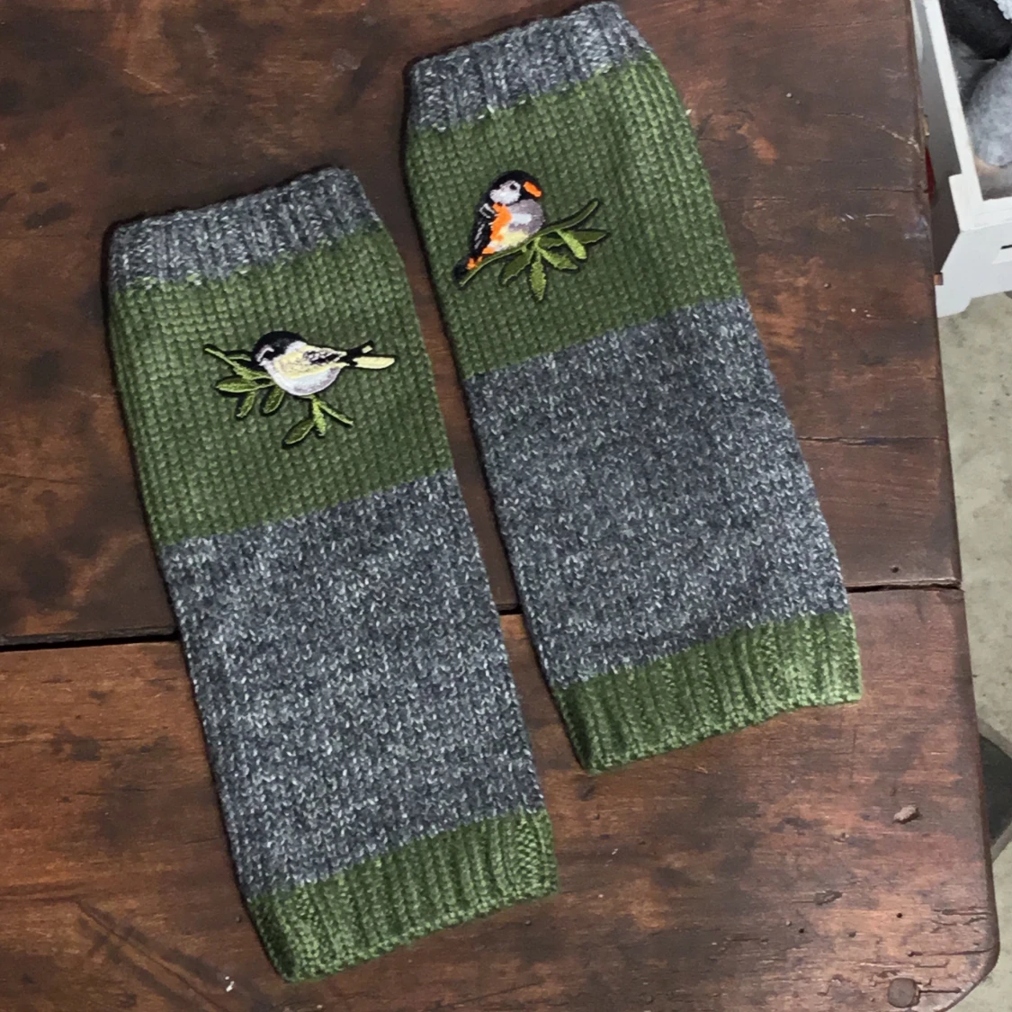 Nya stickade handledsvärmre - 91