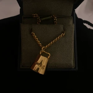 Marienilsdotter halsband  - Intressekoll!! Jag funderar på att sälja mitt marienilsdotter halsband och vill kolla intresset💓 halsbandet är 50 långt, änvömt bara några ggr även slut på hemsidan💓