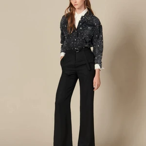 Sandro Paris byxor  - Jättefina vida byxor från Sandro Paris som jag köpte i Berlin men som tyvärr har blivit för små för mig! Dom är högmidjade och vida i benen. Nypris cirka 1500kr. 