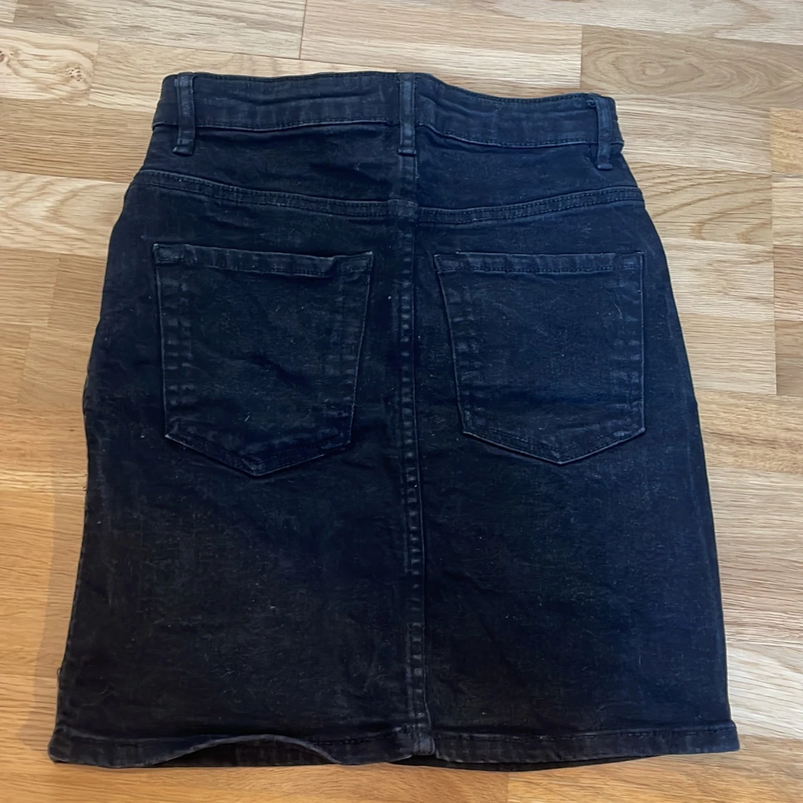 Svart jeansskjol - 90