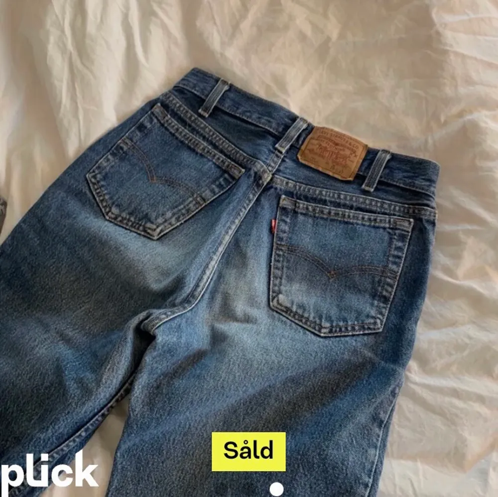 Köpte dessa jeans här på plick men var tyvärr för små. Köp direkt för 600. Annars budgivning.. Jeans & Byxor.