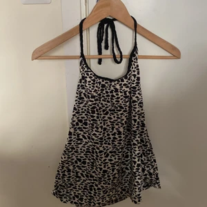 Topp - Y2k Zebratopp med lite öppenrygg!