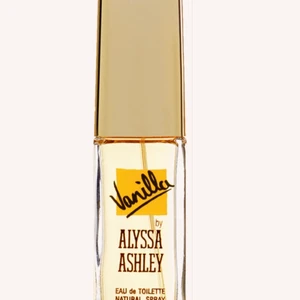  Eau De Toilette💛 - En Eau De Toilette som luktar vanilj från märket Alyssa Ashley. I princip hela kvar!☺️