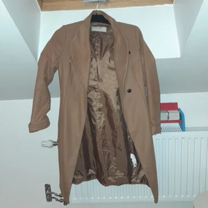 Zara Jacka  - Ljus brun lång  Zara jacka. 