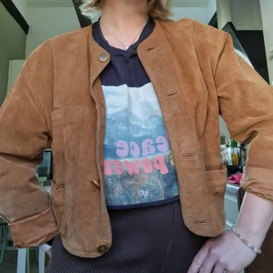 Mockajacka - Säljer denna pga gardrobsrensning. Skickas mot frakt. Finns ingen storlek men skulle säga 38. ❤️