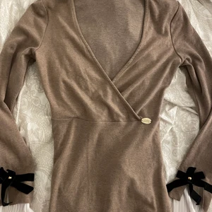 Chiara forthi vringad tröja  - Använd 1 gång, orginalpriset var 399 passar till dig som har s/xs 