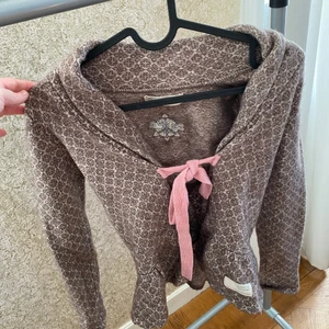 Odd Molly kofta - Säljer denna fina odd molly kofta i gott skick. Storlek 1 vilket motsvarar en S/36. Om flera är intresserade blir det bud🥰😍