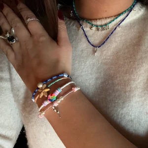 Smycken  - 👁👅👁 Namnhalsband: 70kr Blixthalsband: 60kr Armband: 30kr 