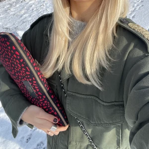 Militärjacka från zara - Skit snygg militärjacka som passar perfekt nu på våren