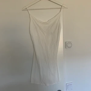 Prinsess polly klänning strl 32 - Kort klänning från princess polly, aldrig använd. 