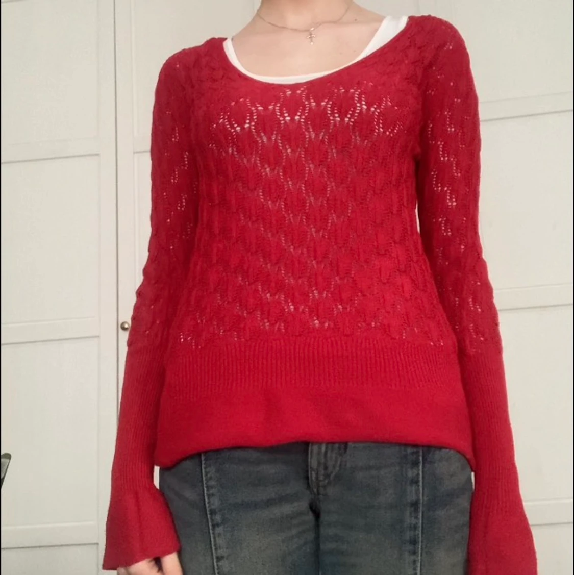 Röd stickad tröja 