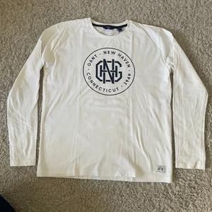 Gant långärmad T-shirt stl 146/152 - Vit långärmad gant T-shirt aldrig använd stl 146/152. Köparen står för frakten. Inget återköp