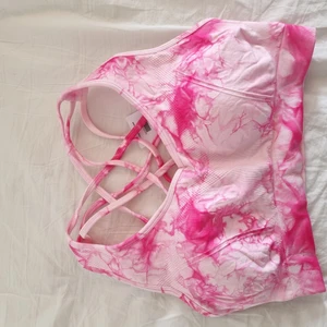 Sportbh/träningstopp Better Bodies - Ny med prislapp kvar. Storlek L. Borttagbara pads. 