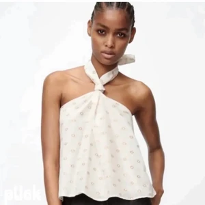 Zara halterneck - Säljer denna skitfina halternecken från Zara som är helt slutsåld❤️‍🔥