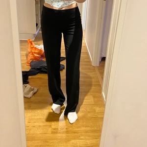 Kostymbyxor  - Säljer dessa kostymbyxor i storlek 36 pga att jag har för många. Dem är ganska lågmidjade och raka i modellen