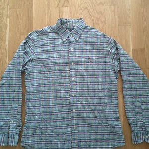 Ralph Lauren skjorta  - Jättefin felfri skjorta från Ralph Lauren, knappt använd storlek M