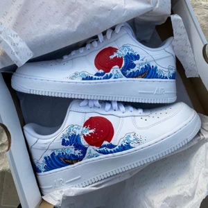 Beställ dina Custom skor  - Detta är exempel på vad vi kan erbjuda som design. Custom målade skor ! Skicka in dina finna skor till oss eller beställ helt nya med önskad design. Beställ genom att skicka ett meddelande till oss här eller via var Instagram @asphodel_jh ☺️