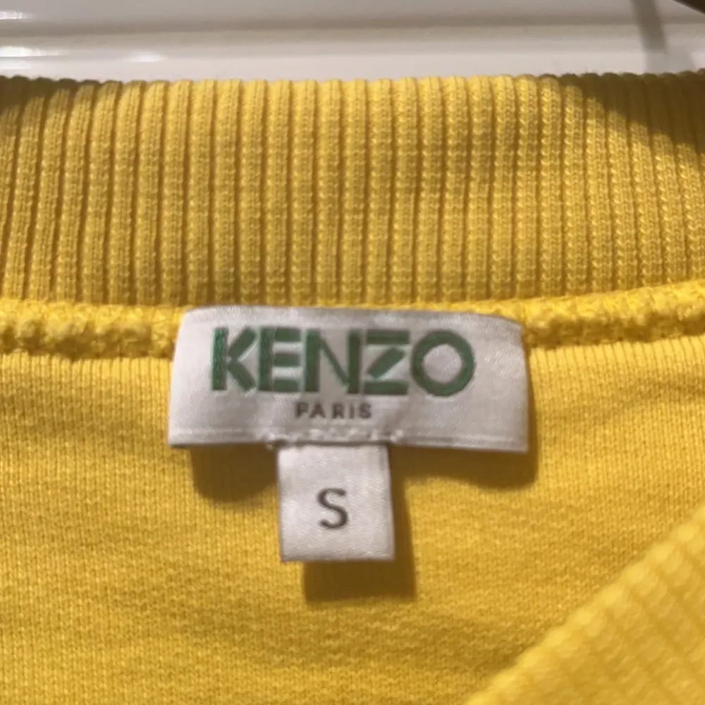 Kenzo tröja i storlek S Köpt på Nk o har använts fåtal gånger sen dess. Tröjor & Koftor.