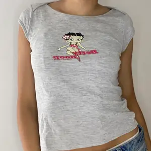 söt betty boop topp! har ett litet hål på ryggen, skriv för bild