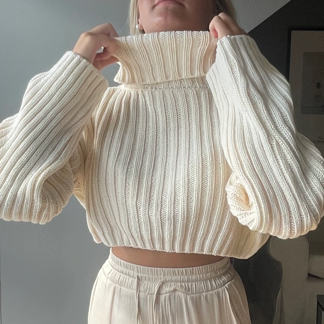 vit croppad stickad tröja 