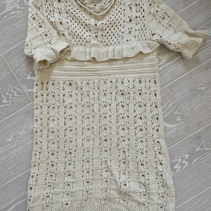 Stickad klänning storlek S - En så fin stickad klänning från zara. Storlek S. Lappen är klippt, men klänningen är oanvänd! 150kr plus porto. 