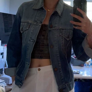 Levi’s jeansjacka S - Nyskick, inga skavanker och sparsamt använd. 