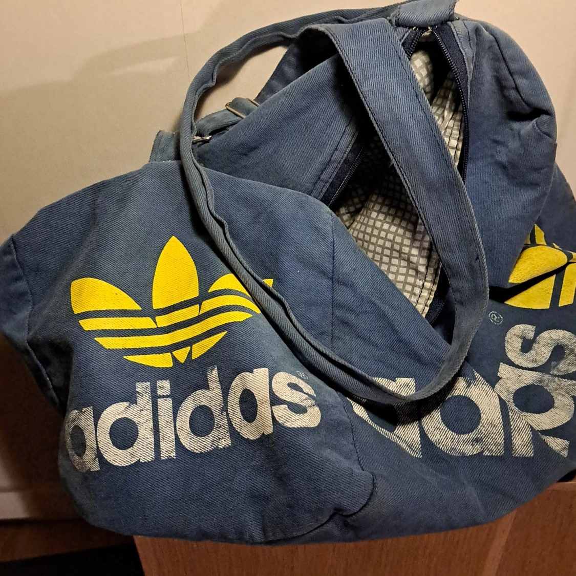 Adidas axelremsväskan  - 91