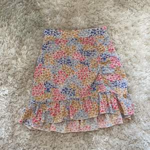 Kjol från Gina tricot 