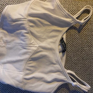 SHEIN  - Jätte fin vit topp har använt typ 1 gång