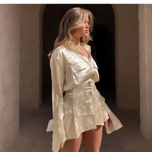 Lioness klänning - Supervacker lioness klänning som tyvärr inte kommer till användning! Använd en gång så den är som ny 🥰 pris exklusive frakt.