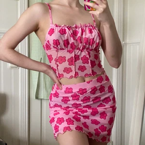 Set - Jättefint set från shein i storlek S. Använd enstaka tillfällen så i mycket bra skick. Köpare står för frakten. 💖