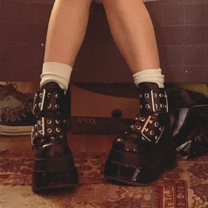 DEMONIAS - Såå fina nästan helt nya demonias, älskar men inte min stil längre!