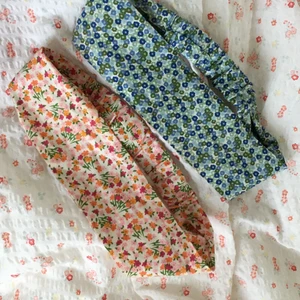 Handgjorda hårband - Så fina handsydda hårband i två olika mönster😍 har resårband så passar många! Återkommer med exakta mått. Leveranstid 2-5 arbetsdagar💖 