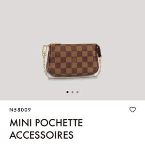 Säljer min älskade Louis Vuitton  damier mini pochette, en väldigt fin och elegant mini bag som är knappt använd🥰 ops kan sänka pris vid snabb affär 