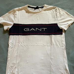 Gant T-shirt - Hej jag säljer min Gant T-shirt som är i bra skick. Jag går med på ett annat prisförslag 