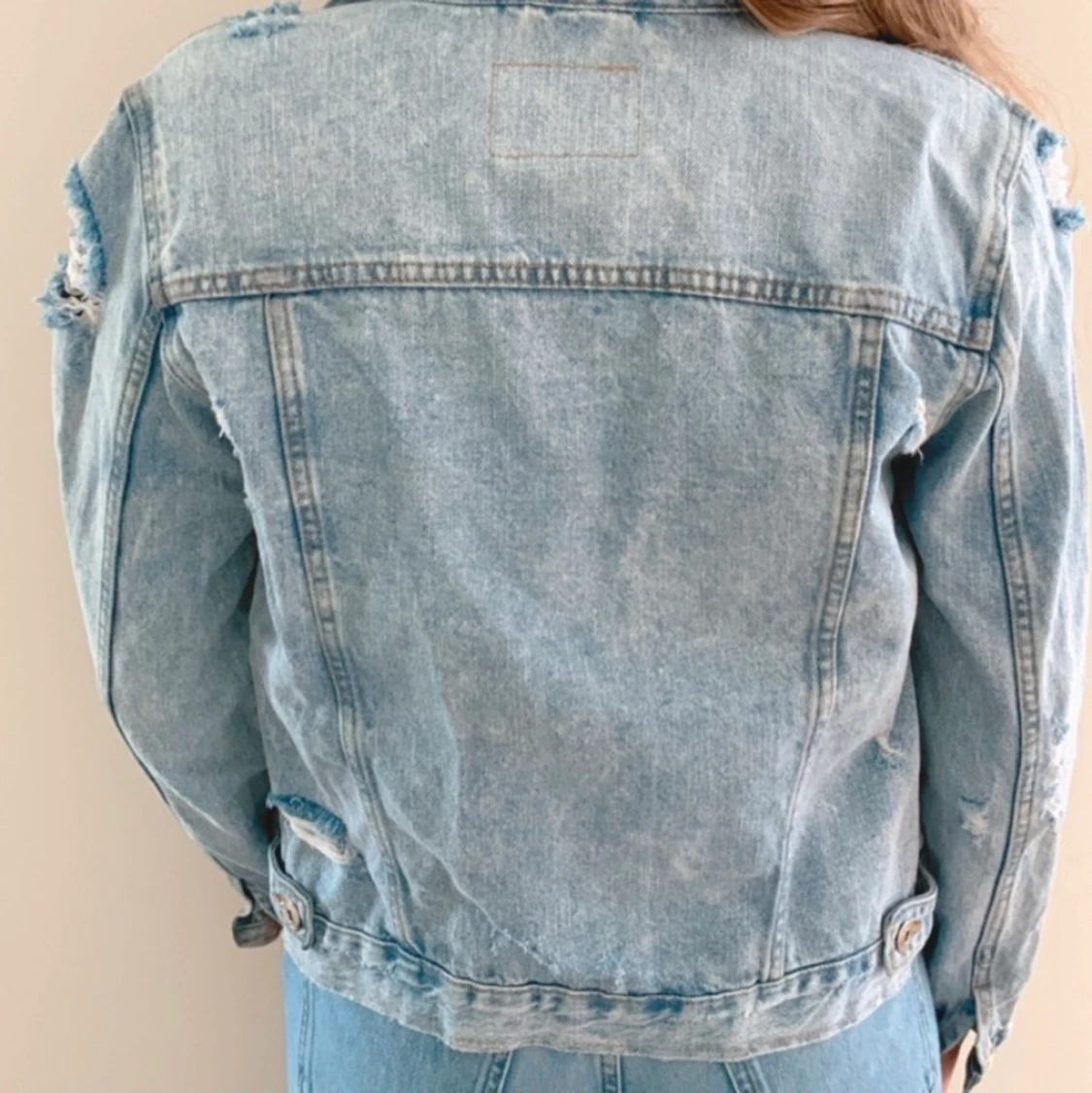 Sliten Jeansjacka storlek M - 90