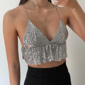 Festlig topp - Jättefin topp från Pull&Bear i storlek S, aldrig använd endast provad, med prislappen kvar! Köparen står för frakten 💕 kan även mötas upp i Varberg! 