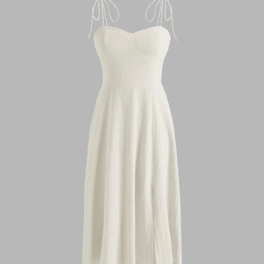 Super snygg klänning från CIDER, prislapp kvar då den endast är testad 🥰. Klänningar.