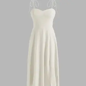Super snygg klänning från CIDER, prislapp kvar då den endast är testad 🥰