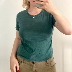 Brandy Melville t-shirt  - Så tunt skönt material från Brandy Melville! Strechigt material som passar som flesta🌸