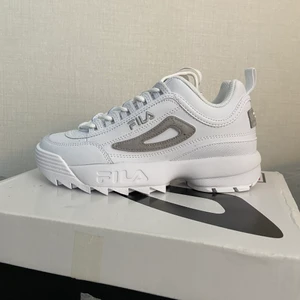 Fila sneakers  - Helt oanvända Fila sneakers! Storlek 36(1/2). Frakt tillkommer:) 