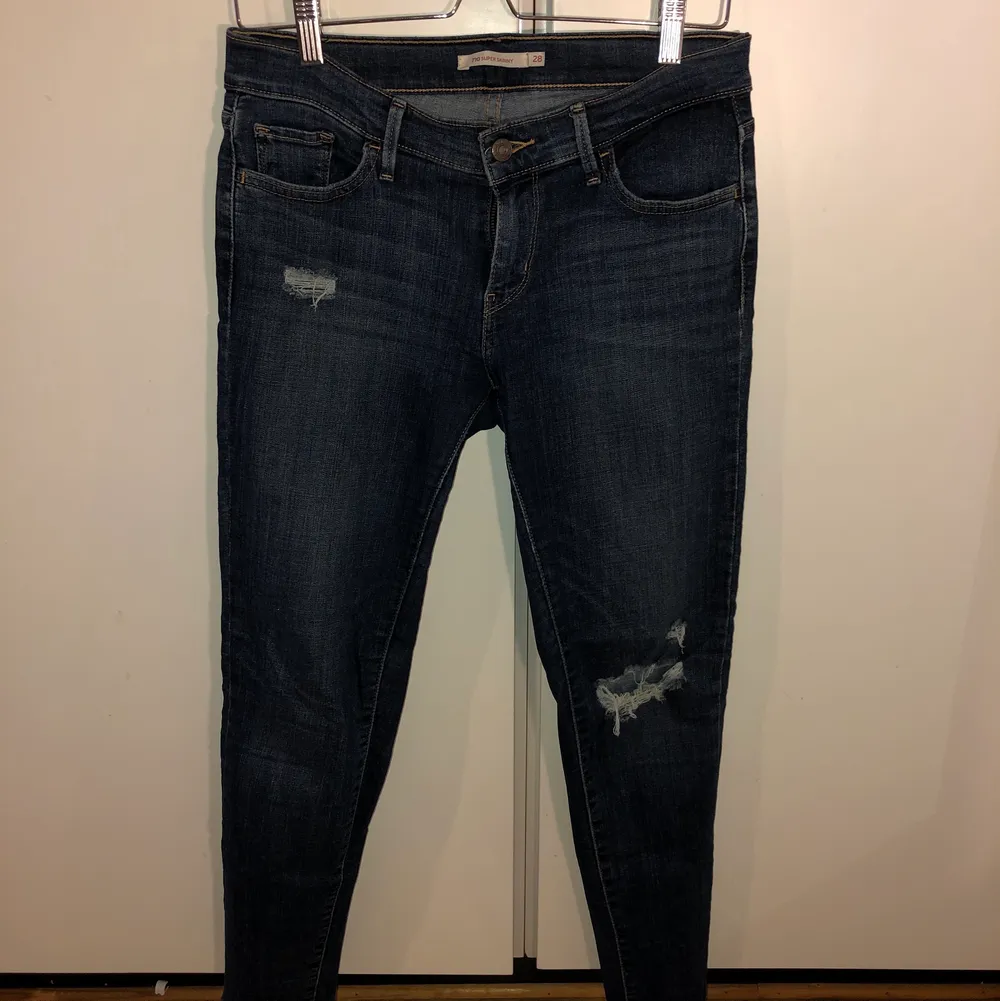 Levis 710 - 28x28. Säljes tyvärr pga för stora. Jeans & Byxor.