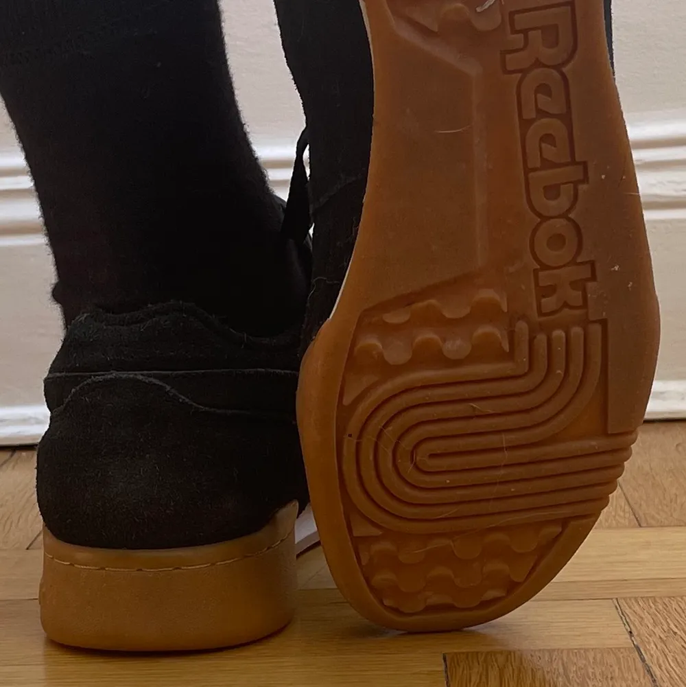 Fina mjuka Reebok skor i storlek 40 (UK six and a half) Skorna är i fint skick! Säljer vidare för 270Kr. 🌸. Skor.