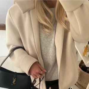 COS JACKA - Jacka från COS. Lånade bilder! 