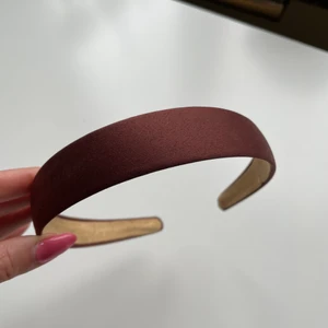 Brunrött diadem - Brunrött diadem i fint skick