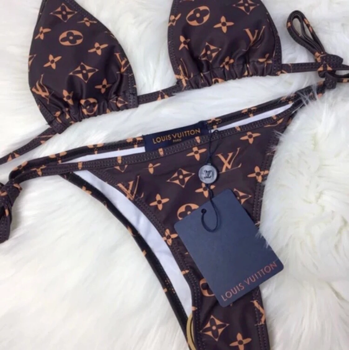 SÖKER LOUIS VUTTION BIKINI