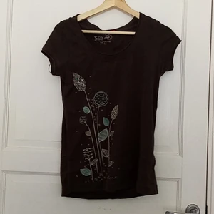 T-shirt  - En superfin tröja från esprit!! För frågor skriv privat, pris går att diskuteras ❤️❤️