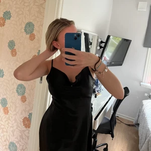 Silkesklänning - Svart silkesklänninh! Storlek S💘