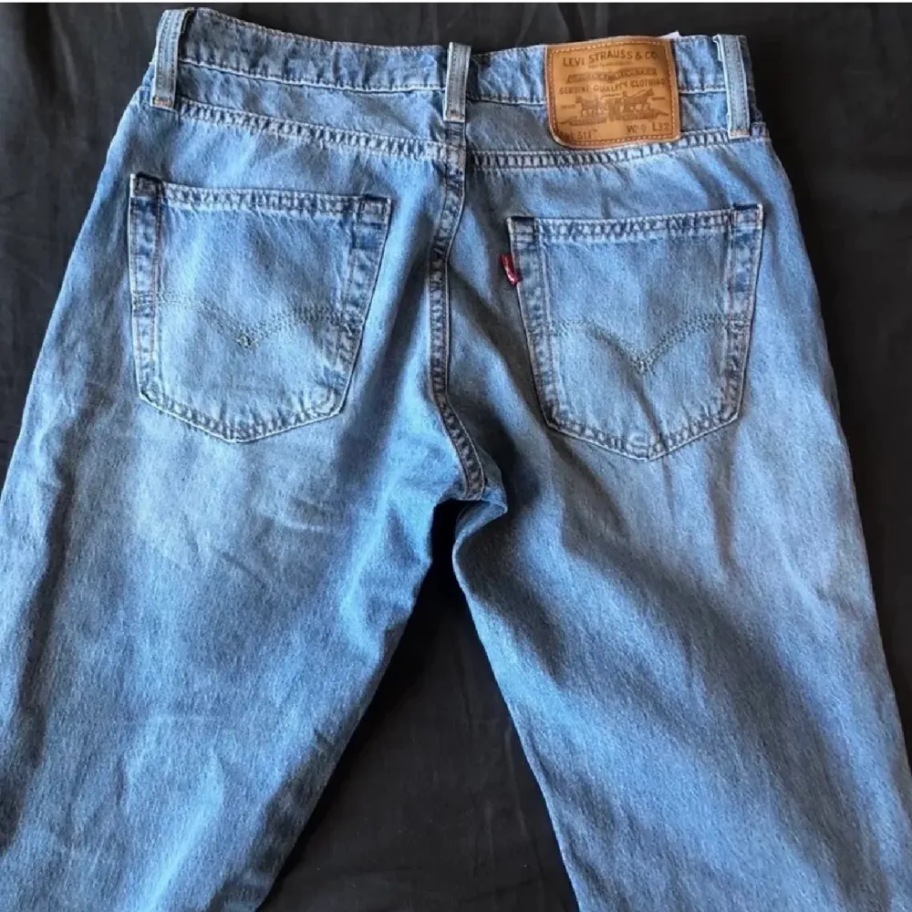 Levis jeans jag köpt här på plick som tyvärr inte passade! Storlek 29/32 men de är mer som storlek xs/s!. Jeans & Byxor.