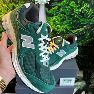 New Balance 2002R ”Forest Green”🦖 - New Balance 2002R ”Forest Green”🦖  Storlek: -45  Pris:2299kr